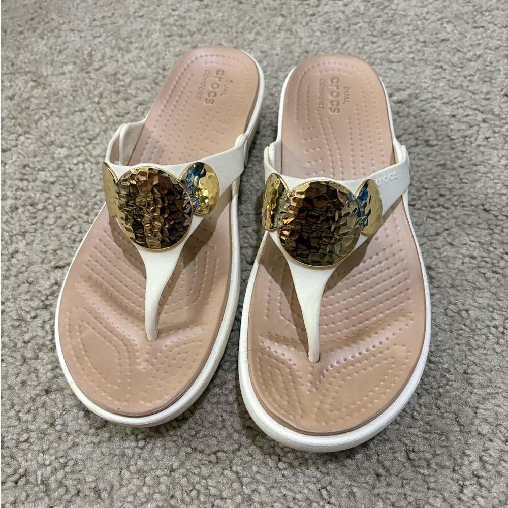 Crocs White Sanrah Wedge Sandals With Gold Embellishments Size 10